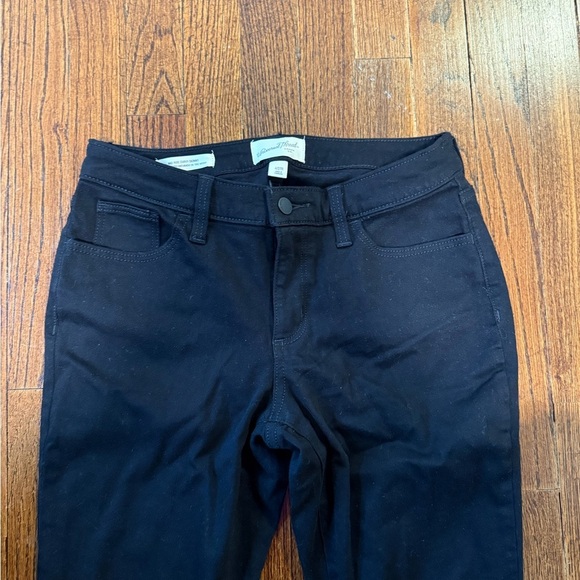 Universal Thread Mid Rise Curvy Black Skinny Jeans - Picture 3 of 5